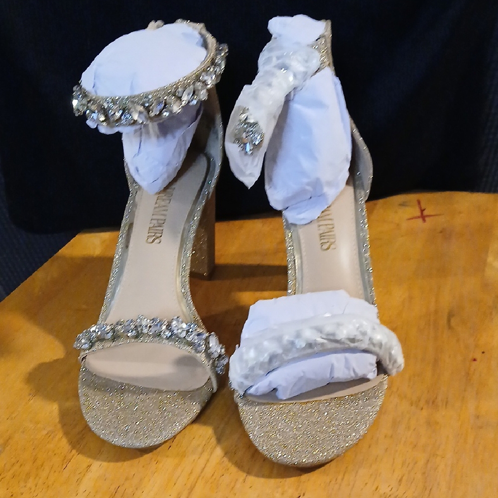 Dream Paris Elegant Gold Heeled Sandals - Picture 5 of 14